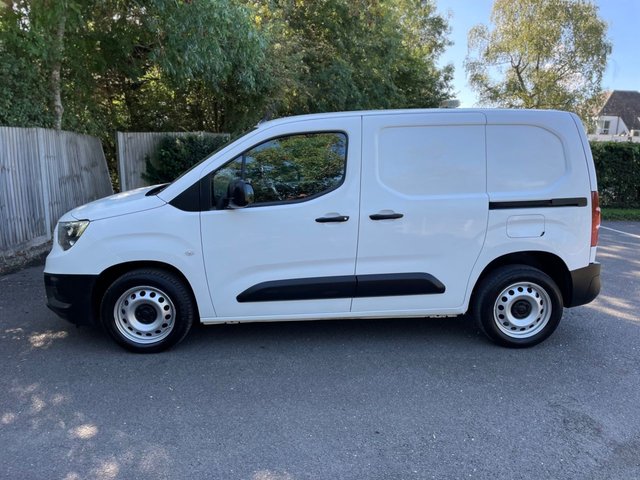 2021 Vauxhall Combo 1.5L Dynamic 4dr - Photo 12