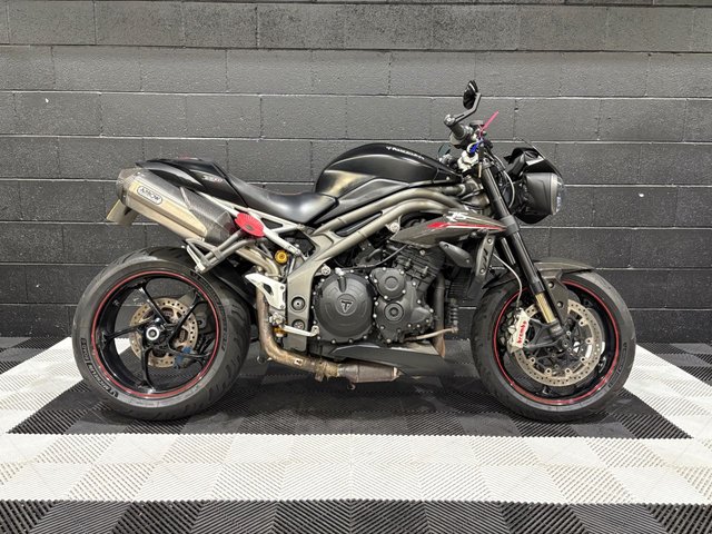 View our TRIUMPH SPEED TRIPLE 1050
