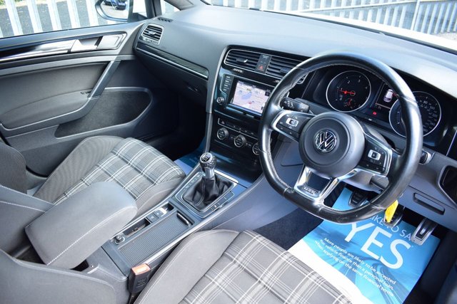 View our VOLKSWAGEN GOLF