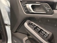 USED 2019 19 PORSCHE MACAN 3.0T V6 S SUV 5dr Petrol PDK 4WD Euro 6 (s/s) (354 ps) Complete Porsche Supplying Dealer Service Record, Hosting a huge Stylish and Functional Specification &pound;13944 Factory options