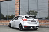 USED 2015 65 FORD FOCUS 2.0T EcoBoost ST-3 Hatchback 5dr Petrol Manual Euro 6 (s/s) (250 ps) SUNROOF / BLACK PACK / LEATHER