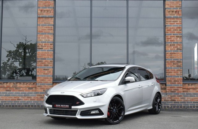 2015 65 Ford Focus 2.0T EcoBoost ST-3 Hatchback 5dr Petrol Manual Euro 6 (s/s) (250 ps)