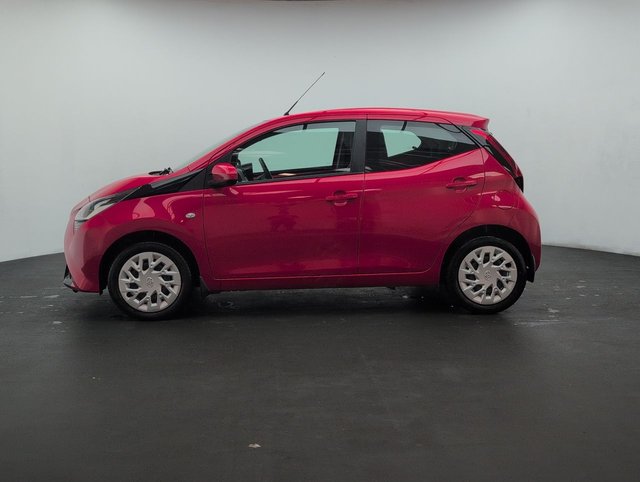 USED 2020 70 Toyota Aygo 1.0 Vvt-I X-Play Hatchback 5dr Petrol Manual Euro 6 (safety Sense) (71 Ps) - Dab Radio + Aircon