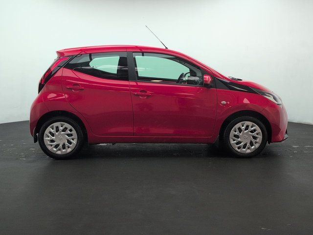 USED 2020 70 Toyota Aygo 1.0 Vvt-I X-Play Hatchback 5dr Petrol Manual Euro 6 (safety Sense) (71 Ps) - Dab Radio + Aircon