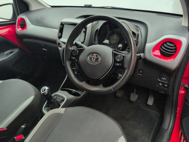 USED 2020 70 Toyota Aygo 1.0 Vvt-I X-Play Hatchback 5dr Petrol Manual Euro 6 (safety Sense) (71 Ps) - Dab Radio + Aircon