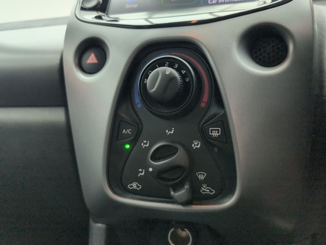 USED 2020 70 Toyota Aygo 1.0 Vvt-I X-Play Hatchback 5dr Petrol Manual Euro 6 (safety Sense) (71 Ps) - Dab Radio + Aircon