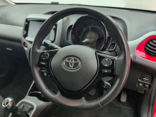 USED 2020 70 Toyota Aygo 1.0 Vvt-I X-Play Hatchback 5dr Petrol Manual Euro 6 (safety Sense) (71 Ps) - Dab Radio + Aircon