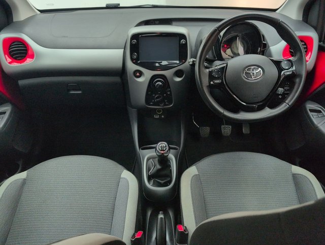 USED 2020 70 Toyota Aygo 1.0 Vvt-I X-Play Hatchback 5dr Petrol Manual Euro 6 (safety Sense) (71 Ps) - Dab Radio + Aircon