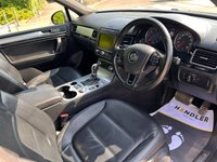 USED 2014 64 VOLKSWAGEN TOUAREG 3.0 TDI V6 BlueMotion Tech R-Line SUV 5dr Diesel Tiptronic 4WD Euro 6 (s/s) (262 ps) HTD LEATHER SEATS-BI XENONS-PDC