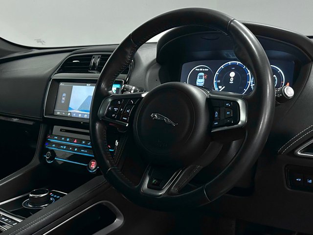 2017 Jaguar F-Pace 3L S 5dr - Photo 4