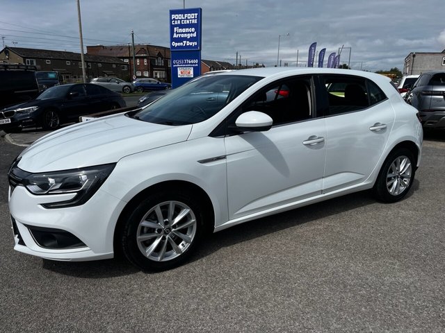 2018 RENAULT MEGANE - Photo 3
