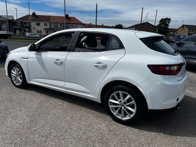 2018 RENAULT MEGANE - Photo 4