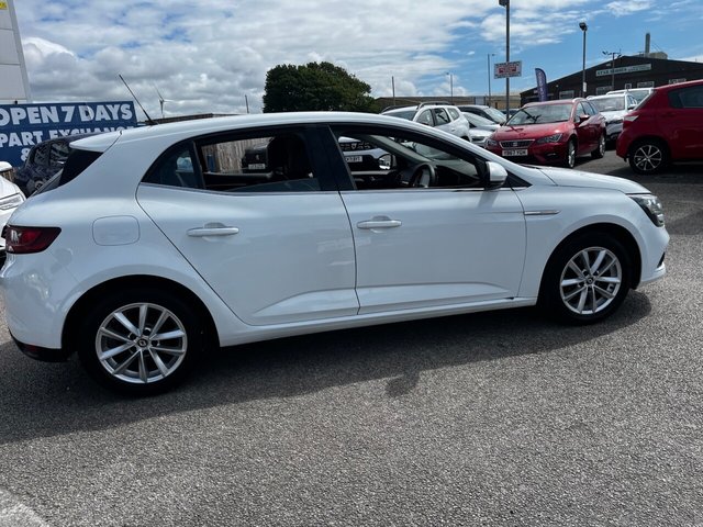 2018 RENAULT MEGANE - Photo 8