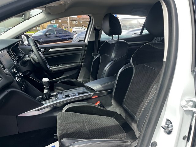 2018 RENAULT MEGANE - Photo 9