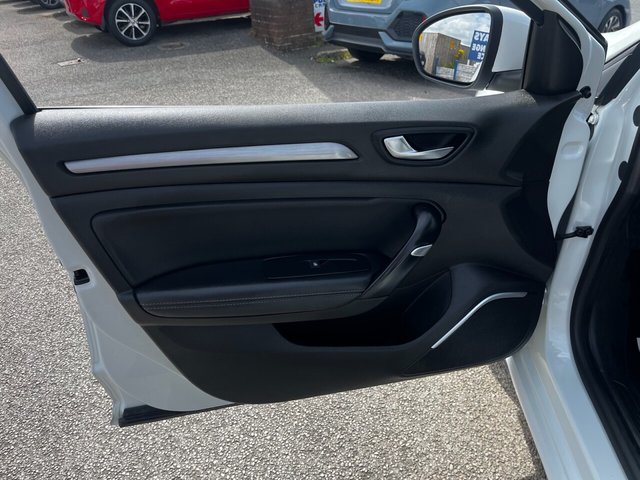 2018 RENAULT MEGANE - Photo 11