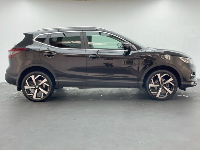 USED 2021 21 Nissan Qashqai 1.3 Dig-T N-Motion Suv 5dr Petrol Manual Euro 6 (s/S) (140 Ps) - Pan Roof, Sat Nav, Leather