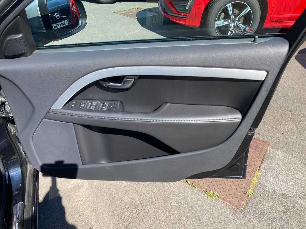 USED 2013 62 VOLVO V70 2.0 D3 R-Design Estate 5dr Diesel Geartronic Euro 5 (s/s) (136 ps) R DESIGN V70 LOW MILEAGE AUTOMATIC