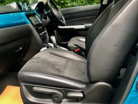 USED 2016 16 SUZUKI VITARA 1.6 SZ5 SUV 5dr Petrol Auto ALLGRIP Euro 6 (s/s) (120 ps) 1 LADY OWNER WITH ONLY 32,500 MILES AND FULL SUZUKI /SPECIALIST SERVICE HISTORY//PANORAMIC GLASS SUNROOF//PARK CAMERA//APPLE-PLAY//FRONT AND REAR PARK ASSIST//ELECTRIC FOLD MIRRORS//X6 SERVICE STAMPS Petrol Auto ALLGRIP Euro 6 (s/s) (120 ps) 1 LADY OWNER WITH ONLY 32,500 MILES AND FULL SUZUKI /SPECIALIST SERVICE HISTORY//PANORAMIC GLASS SUNROOF//PARK CAMERA//APPLE-PLAY//FRONT AND REAR PARK ASSIST//ELECTRIC FOLD MIRRORS//X6 SERVICE STAMPS