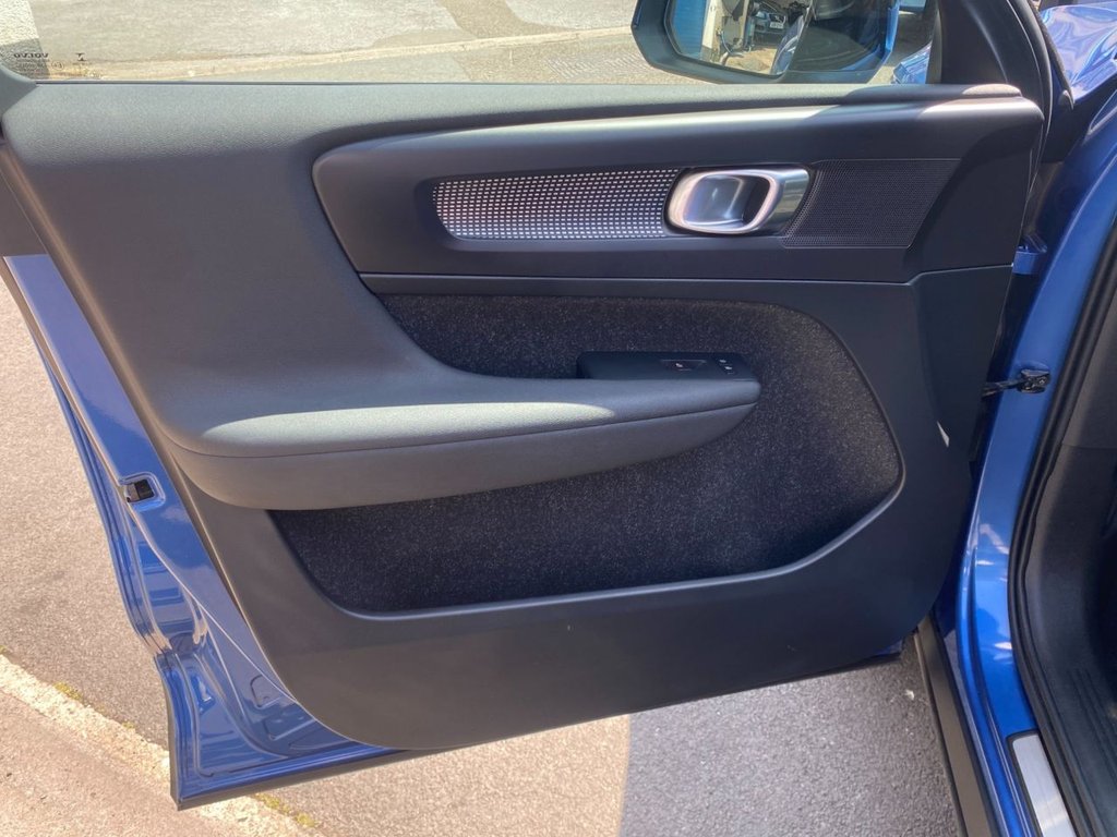 USED 2018 N VOLVO XC40 2.0 T4 R-Design Pro SUV 5dr Petrol Auto AWD Euro 6 (s/s) (190 ps) SUNROOF 360 CAMERA HEATED SEATS