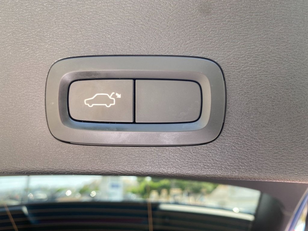 USED 2018 N VOLVO XC40 2.0 T4 R-Design Pro SUV 5dr Petrol Auto AWD Euro 6 (s/s) (190 ps) SUNROOF 360 CAMERA HEATED SEATS