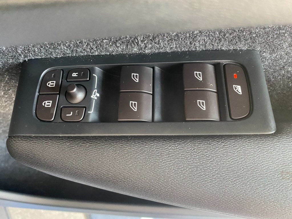 USED 2018 N VOLVO XC40 2.0 T4 R-Design Pro SUV 5dr Petrol Auto AWD Euro 6 (s/s) (190 ps) SUNROOF 360 CAMERA HEATED SEATS