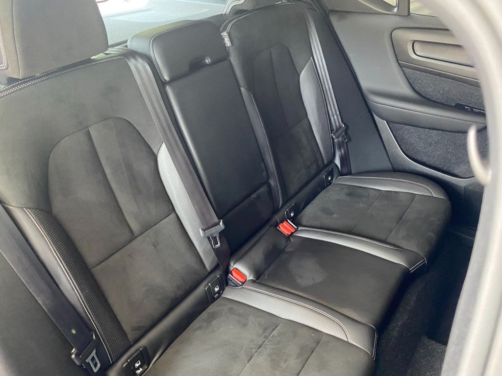 USED 2018 N VOLVO XC40 2.0 T4 R-Design Pro SUV 5dr Petrol Auto AWD Euro 6 (s/s) (190 ps) SUNROOF 360 CAMERA HEATED SEATS