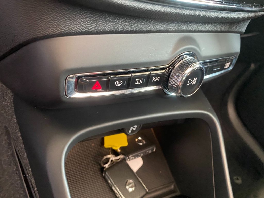 USED 2018 N VOLVO XC40 2.0 T4 R-Design Pro SUV 5dr Petrol Auto AWD Euro 6 (s/s) (190 ps) SUNROOF 360 CAMERA HEATED SEATS
