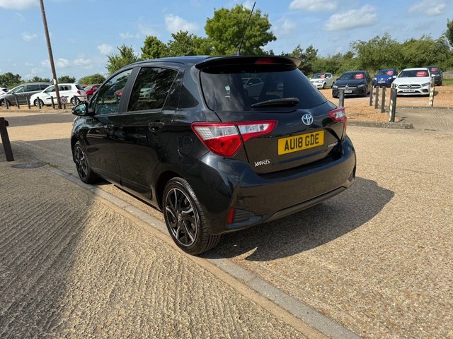 2018 TOYOTA YARIS 1.5 VVT-h Design Hatchback 5dr Petrol Hybrid E-CVT Euro 6 (s/s) (100 ps) - Photo 6