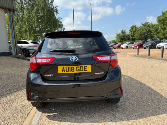 2018 TOYOTA YARIS 1.5 VVT-h Design Hatchback 5dr Petrol Hybrid E-CVT Euro 6 (s/s) (100 ps) - Photo 7