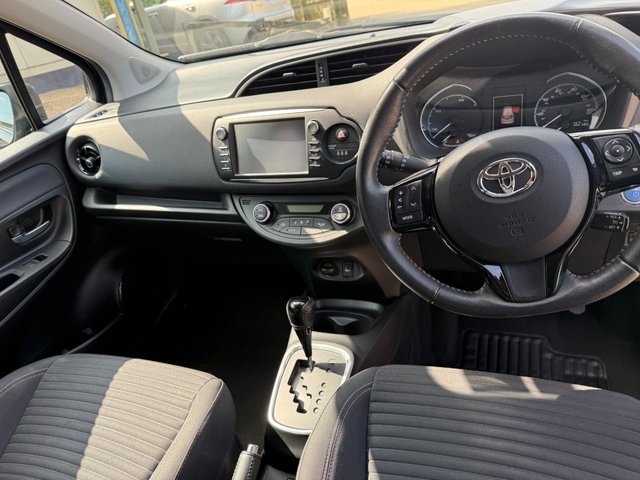 2018 TOYOTA YARIS 1.5 VVT-h Design Hatchback 5dr Petrol Hybrid E-CVT Euro 6 (s/s) (100 ps) - Photo 11