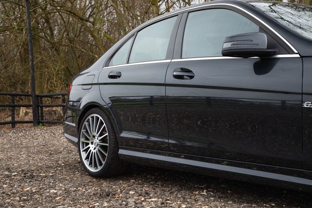 2012 MERCEDES-BENZ C-CLASS 6.3 C63 V8 AMG Saloon 4dr Petrol SpdS MCT Euro 5 (457 ps) - Photo 5