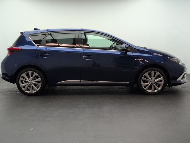 USED 2017 17 Toyota Auris 1.8 Vvt-H Excel Hatchback 5dr Petrol Hybrid Cvt Euro 6 (s/S) (safety Sense) (136 Ps) - Heated Seats, Satnav, Alloy