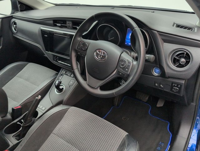 USED 2017 17 Toyota Auris 1.8 Vvt-H Excel Hatchback 5dr Petrol Hybrid Cvt Euro 6 (s/S) (safety Sense) (136 Ps) - Heated Seats, Satnav, Alloy