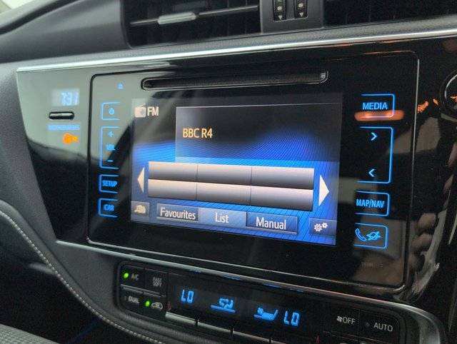 USED 2017 17 Toyota Auris 1.8 Vvt-H Excel Hatchback 5dr Petrol Hybrid Cvt Euro 6 (s/S) (safety Sense) (136 Ps) - Heated Seats, Satnav, Alloy