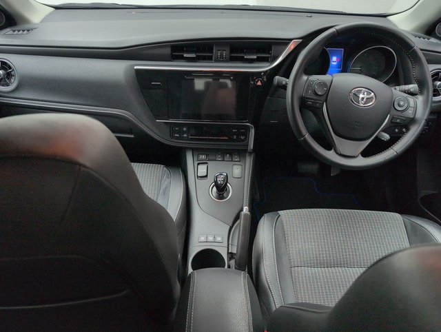 USED 2017 17 Toyota Auris 1.8 Vvt-H Excel Hatchback 5dr Petrol Hybrid Cvt Euro 6 (s/S) (safety Sense) (136 Ps) - Heated Seats, Satnav, Alloy