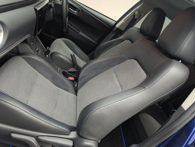 USED 2017 17 Toyota Auris 1.8 Vvt-H Excel Hatchback 5dr Petrol Hybrid Cvt Euro 6 (s/S) (safety Sense) (136 Ps) - Heated Seats, Satnav, Alloy