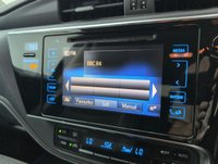 USED 2017 17 Toyota Auris 1.8 Vvt-H Excel Hatchback 5dr Petrol Hybrid Cvt Euro 6 (s/S) (safety Sense) (136 Ps) - Heated Seats, Satnav, Alloy