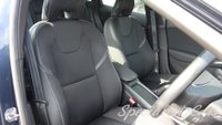 USED 2019 68 VOLVO V40 2.0 T2 GPF Momentum Nav Plus Hatchback 5dr Petrol Manual Euro 6 (s/s) (122 ps) 