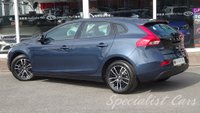 USED 2019 68 VOLVO V40 2.0 T2 GPF Momentum Nav Plus Hatchback 5dr Petrol Manual Euro 6 (s/s) (122 ps) 