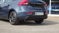 USED 2019 68 VOLVO V40 2.0 T2 GPF Momentum Nav Plus Hatchback 5dr Petrol Manual Euro 6 (s/s) (122 ps) 