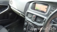USED 2019 68 VOLVO V40 2.0 T2 GPF Momentum Nav Plus Hatchback 5dr Petrol Manual Euro 6 (s/s) (122 ps) 