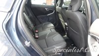 USED 2019 68 VOLVO V40 2.0 T2 GPF Momentum Nav Plus Hatchback 5dr Petrol Manual Euro 6 (s/s) (122 ps) 