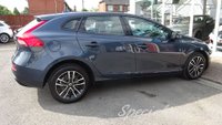 USED 2019 68 VOLVO V40 2.0 T2 GPF Momentum Nav Plus Hatchback 5dr Petrol Manual Euro 6 (s/s) (122 ps) 