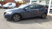 USED 2019 68 VOLVO V40 2.0 T2 GPF Momentum Nav Plus Hatchback 5dr Petrol Manual Euro 6 (s/s) (122 ps) 
