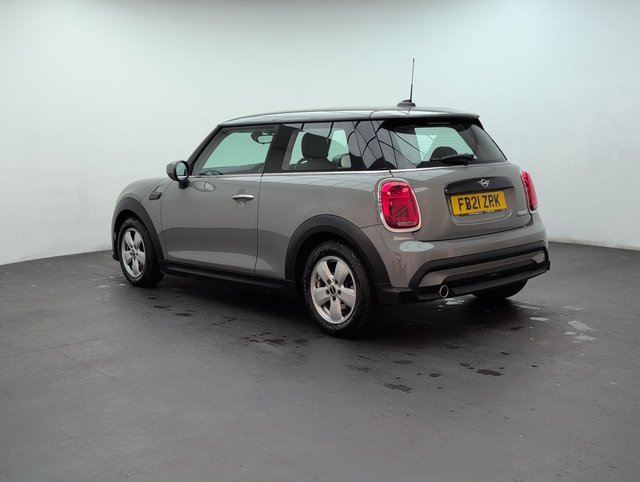 USED 2021 21 MINI Hatch 1.5 Cooper Classic Hatchback 3dr Petrol Manual Euro 6 (s/S) (136 Ps) - Cruise, Dab, Bluetooth