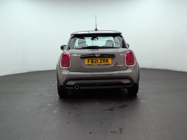 USED 2021 21 MINI Hatch 1.5 Cooper Classic Hatchback 3dr Petrol Manual Euro 6 (s/S) (136 Ps) - Cruise, Dab, Bluetooth