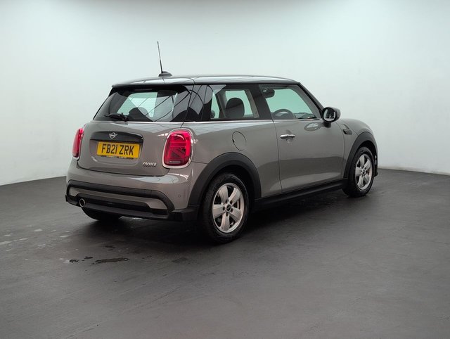 USED 2021 21 MINI Hatch 1.5 Cooper Classic Hatchback 3dr Petrol Manual Euro 6 (s/S) (136 Ps) - Cruise, Dab, Bluetooth