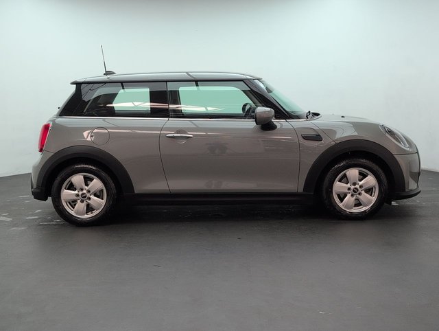 USED 2021 21 MINI Hatch 1.5 Cooper Classic Hatchback 3dr Petrol Manual Euro 6 (s/S) (136 Ps) - Cruise, Dab, Bluetooth