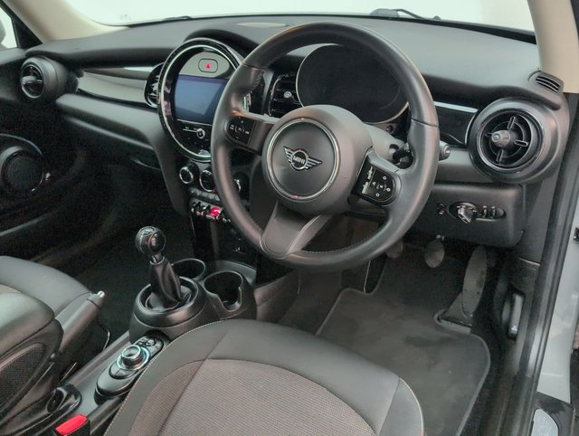 USED 2021 21 MINI Hatch 1.5 Cooper Classic Hatchback 3dr Petrol Manual Euro 6 (s/S) (136 Ps) - Cruise, Dab, Bluetooth
