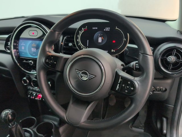 USED 2021 21 MINI Hatch 1.5 Cooper Classic Hatchback 3dr Petrol Manual Euro 6 (s/S) (136 Ps) - Cruise, Dab, Bluetooth